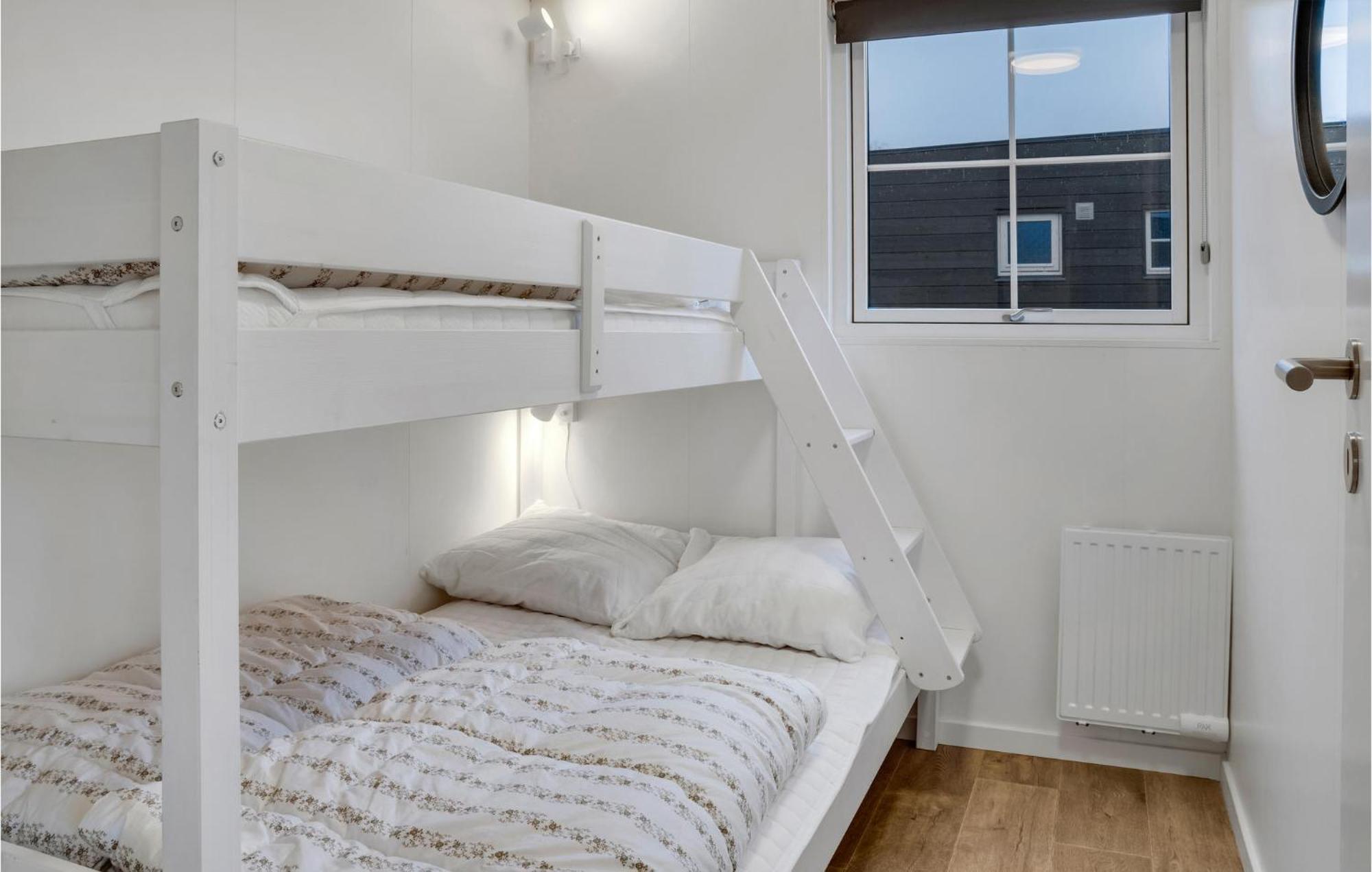 2 Bedroom Nice Apartment In Vaeggerlose Bøtø By エクステリア 写真