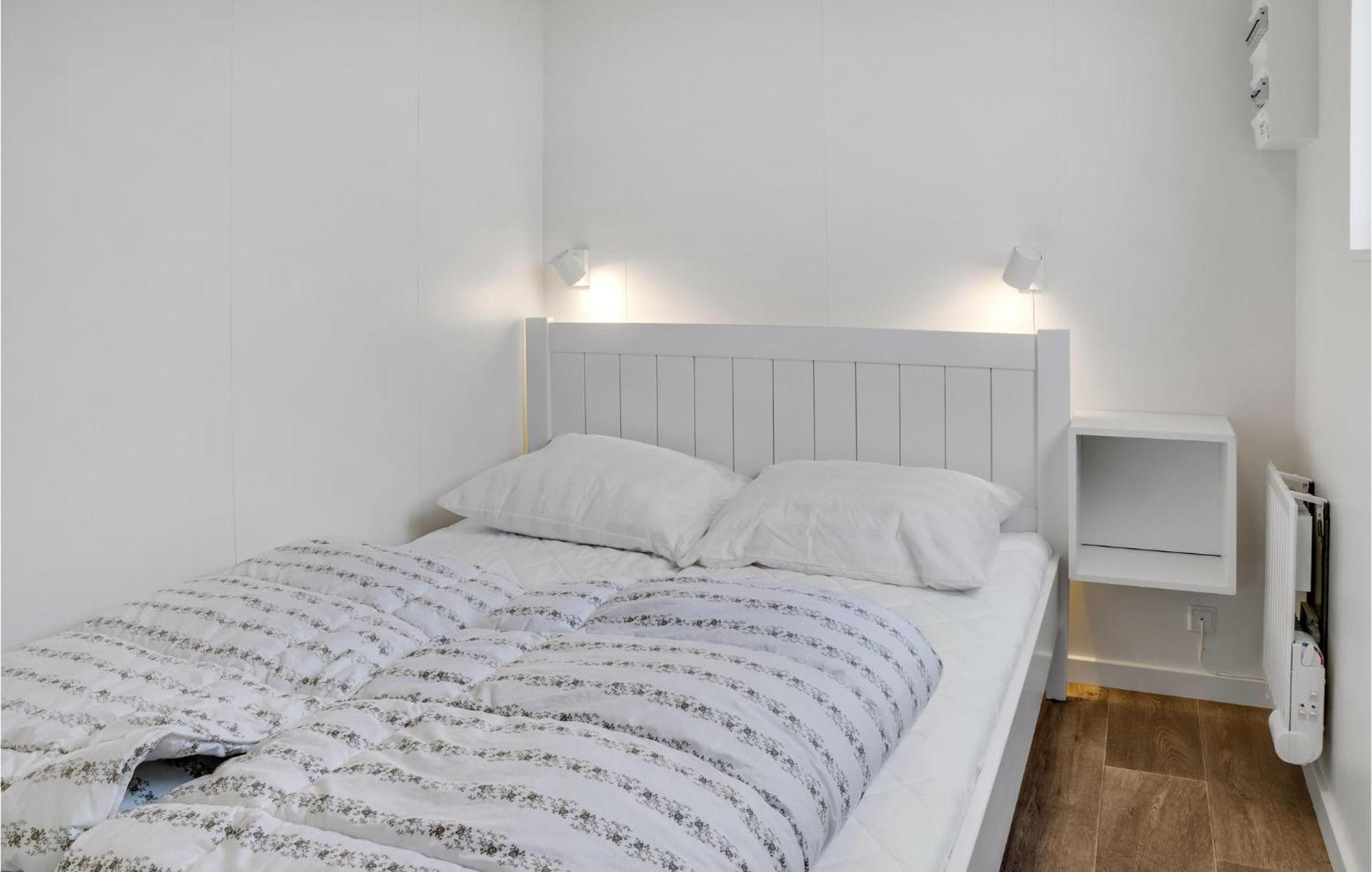 2 Bedroom Nice Apartment In Vaeggerlose Bøtø By エクステリア 写真