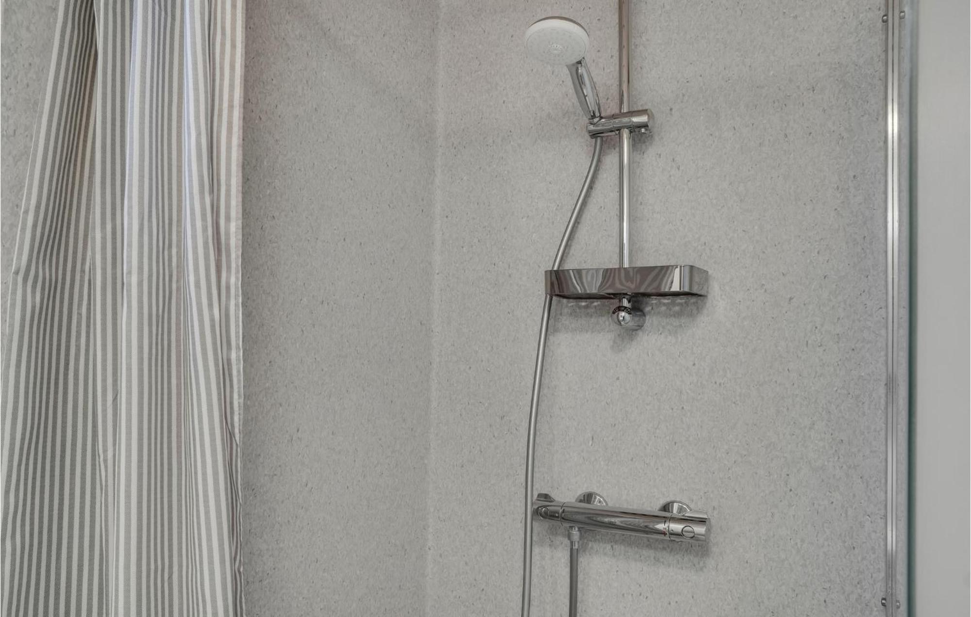 2 Bedroom Nice Apartment In Vaeggerlose Bøtø By エクステリア 写真