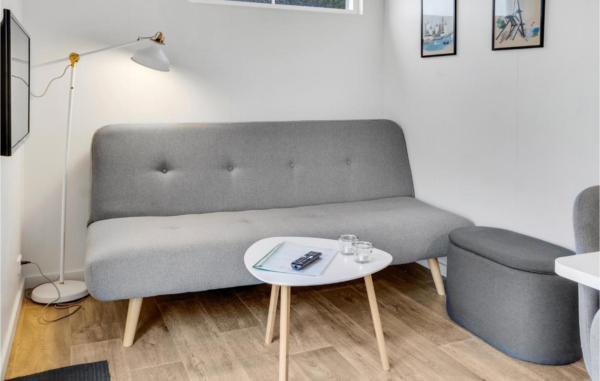 2 Bedroom Nice Apartment In Vaeggerlose Bøtø By エクステリア 写真
